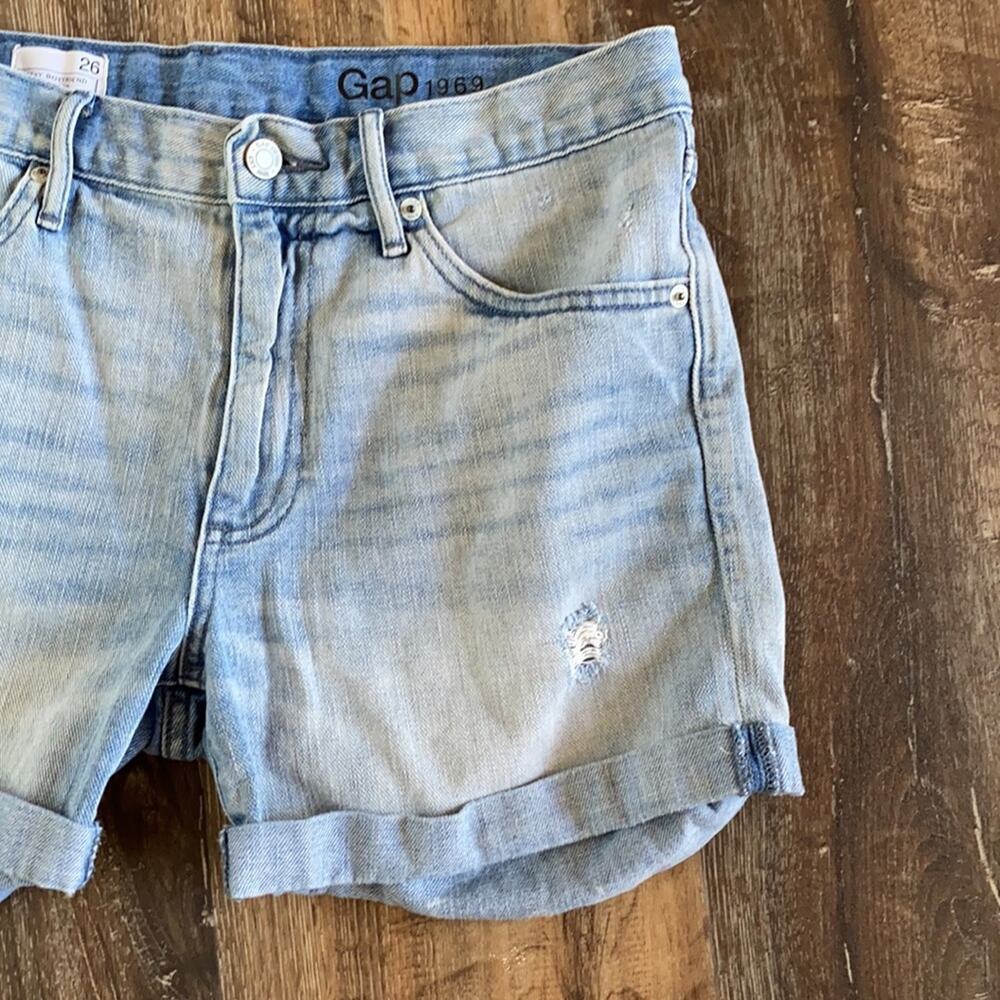 Gap Sexy Boyfriend Distressed Denim Shorts Size 26 - Picture 2 of 8